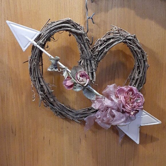 Cupid's Arrow wreath.Hand made. - Picture 1 of 5